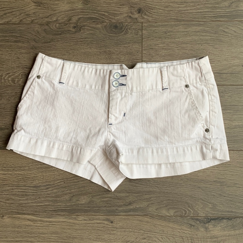 White with blue stitching American Eagle shorts Sz ~> 8